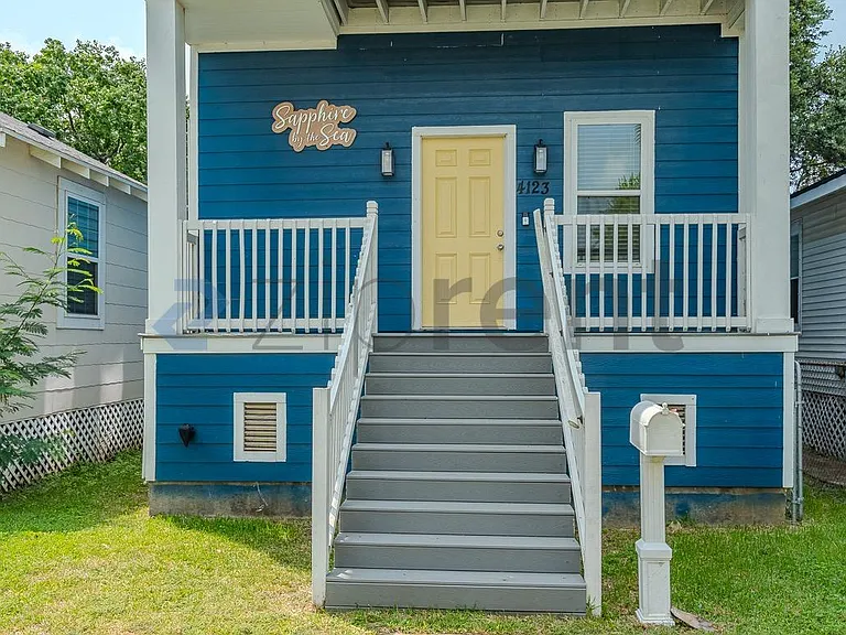 4123 Avenue M 1/2 — Photo 3