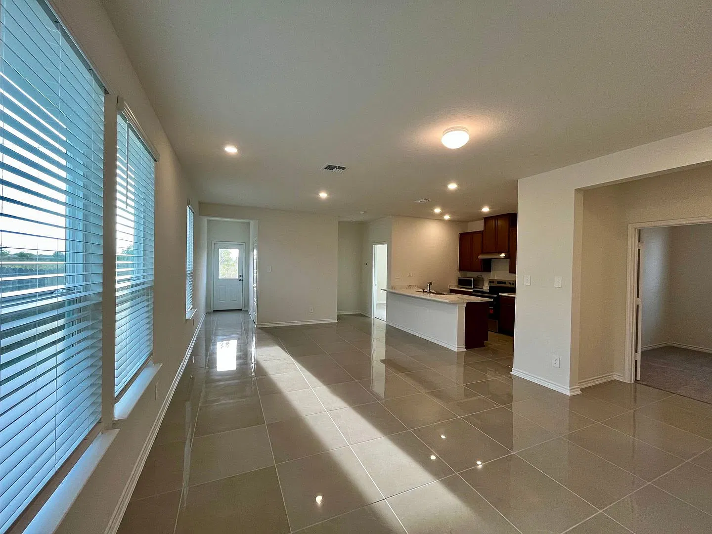 Brand New Home For Rent — Photo 2