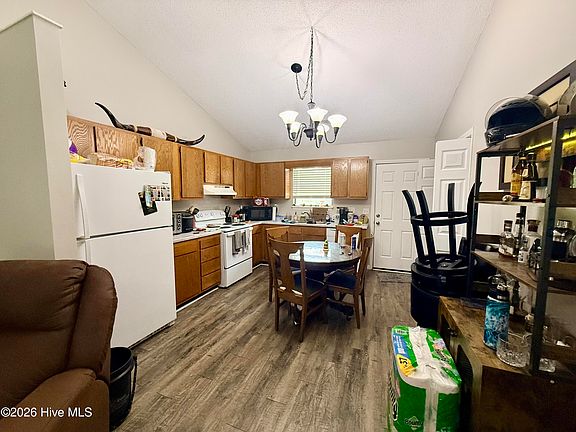 5th image of 2110 E 3rd Street #A&B