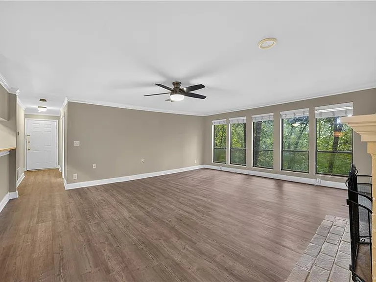 123 Warm Springs Cir — Photo 11