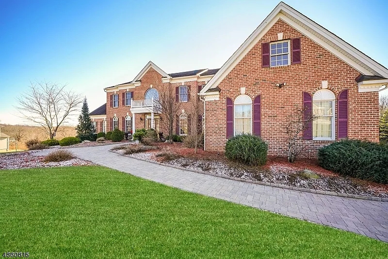 10 Ridgeline Dr photo 1