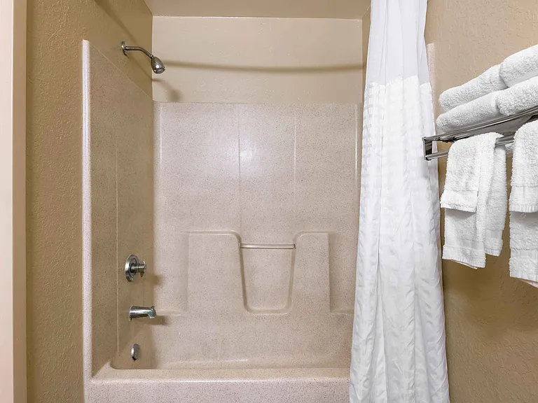 Deluxe Studio - 2 Full Beds