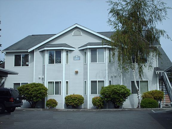 3rd image of 1032 37th St SE APT D