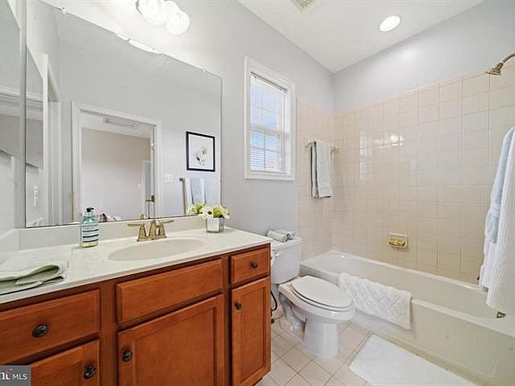 3rd image of 4 Parkview Ave