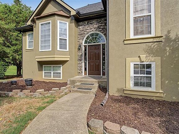 4th image of 409 Windsor Way