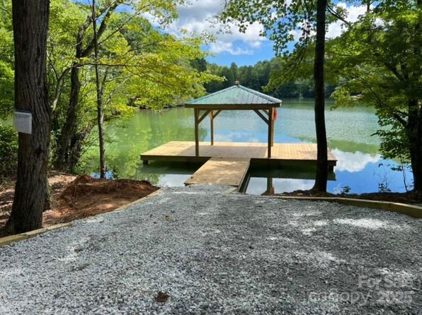 159 Willow Ln, Rosman, NC 28772