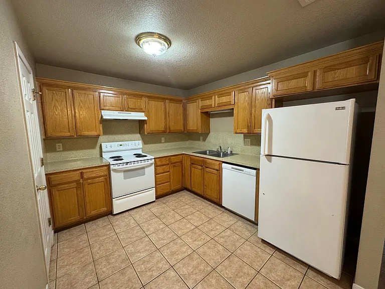 Sales--4706 John David — Photo 7