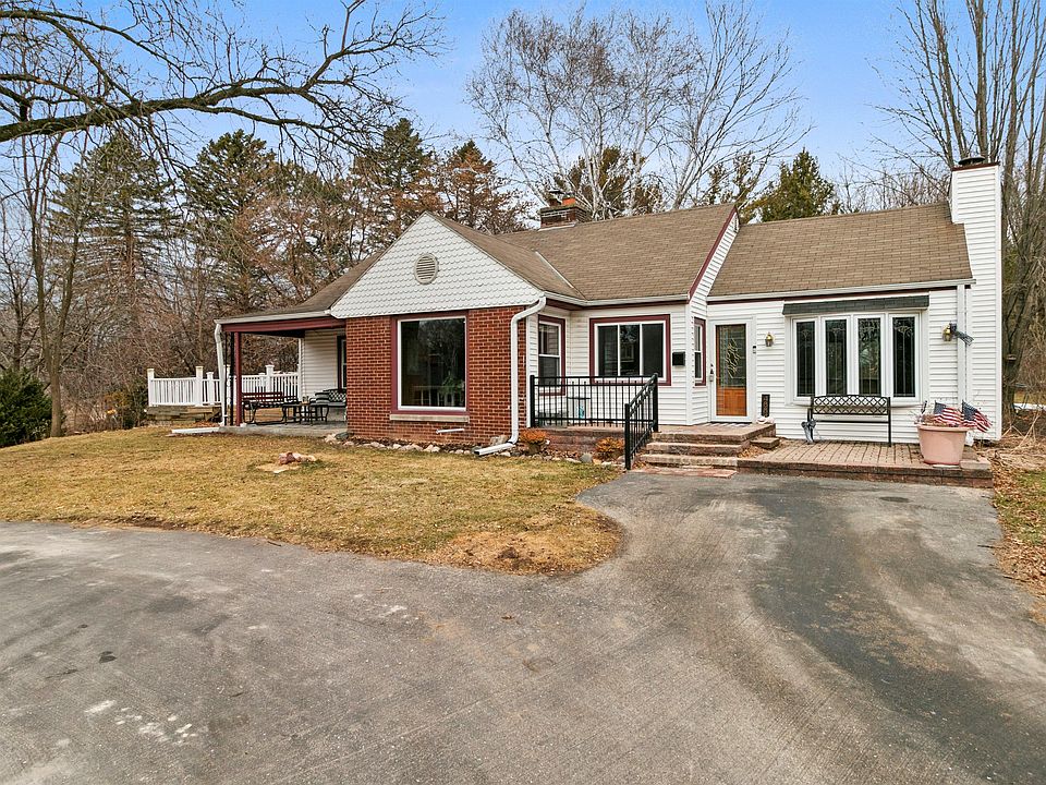 1st image of 4884 S Brookdale Dr