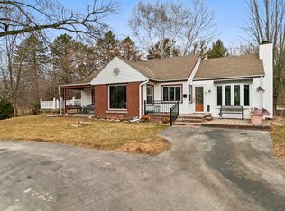 4884 S Brookdale Dr, Greenfield, WI 53228