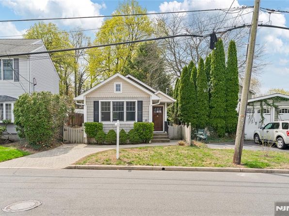 25 Maple Ave, Hillsdale, NJ 07642