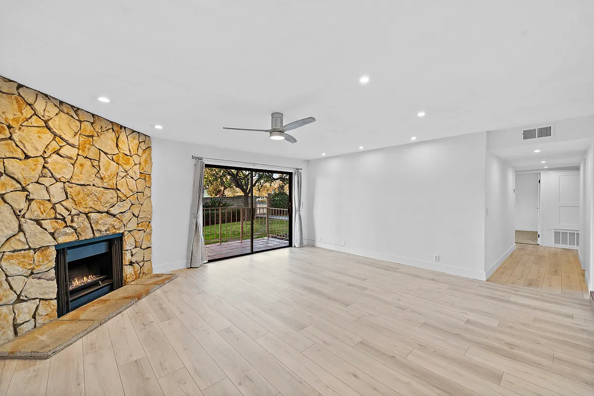 Great room - 2501 S El Camino Real #110