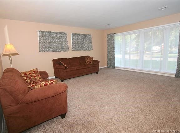 Family room:Huge space with gorgeous row of windows facing south.