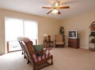 1356 Woodcutter Ln UNIT D, Wheaton, IL 60189