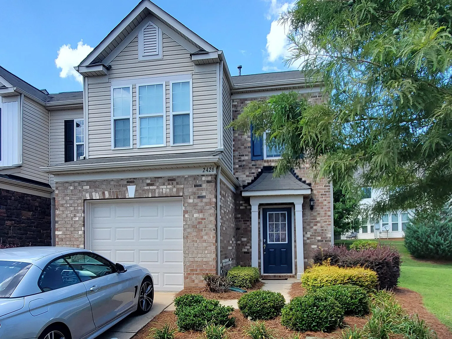 3 bed, 2.5 bath, 1660 sqft, $2,550 — Photo 2