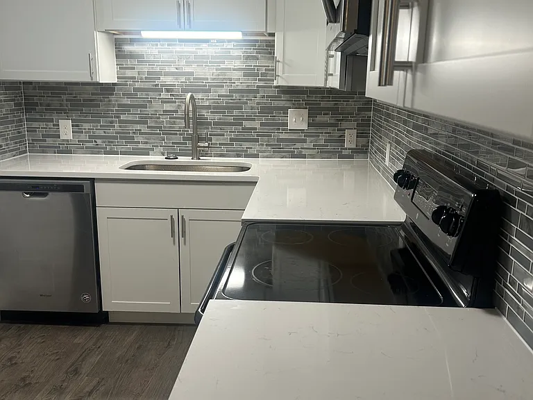 519 Snyder Ave — Photo 4