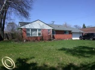 7020 Elizabeth Lake Rd, Waterford, MI 48327