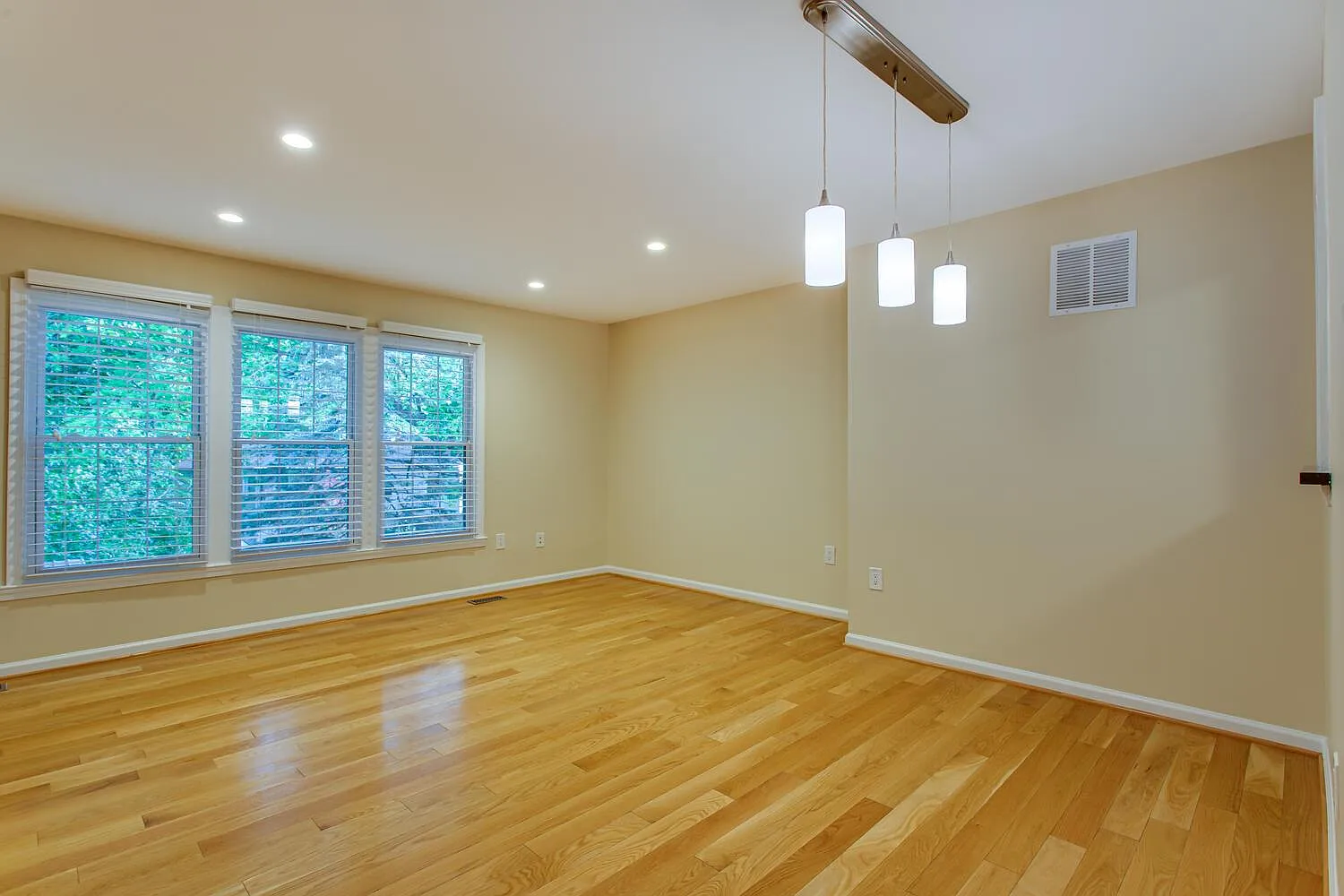 3 bed, 2.5 bath, 1083 sqft, $2,850 — Photo 4