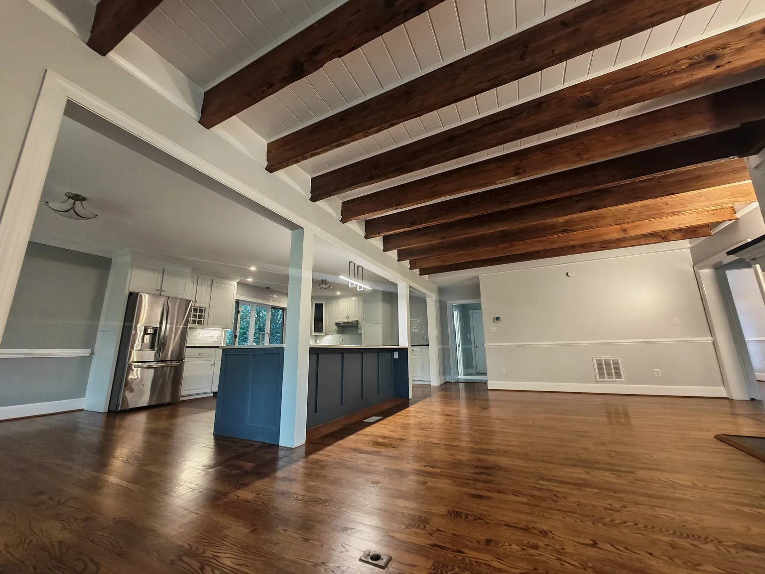 5 bed, 4.5 bath, 4250 sqft, $4,700 — Photo 3