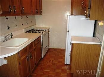 2nd image of 247 Parkview Ave APT 3R