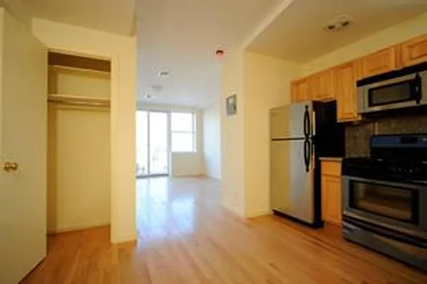 Rented by RES New York | media 21