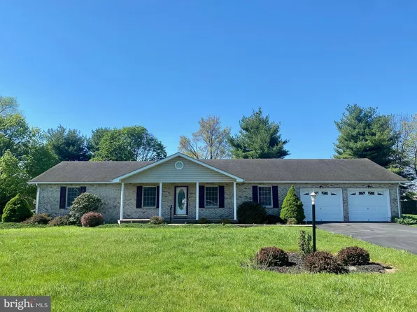 104 Venus Ln, Bunker Hill, WV 25413