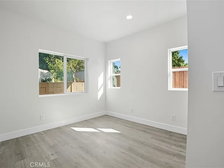 19258 Strathern St — Photo 25