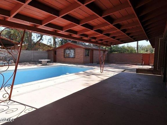 4th image of 12 N Camino Espanol