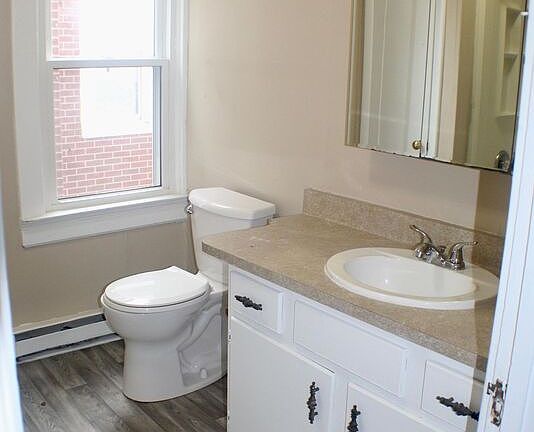 4th image of 810 W Charles St #2