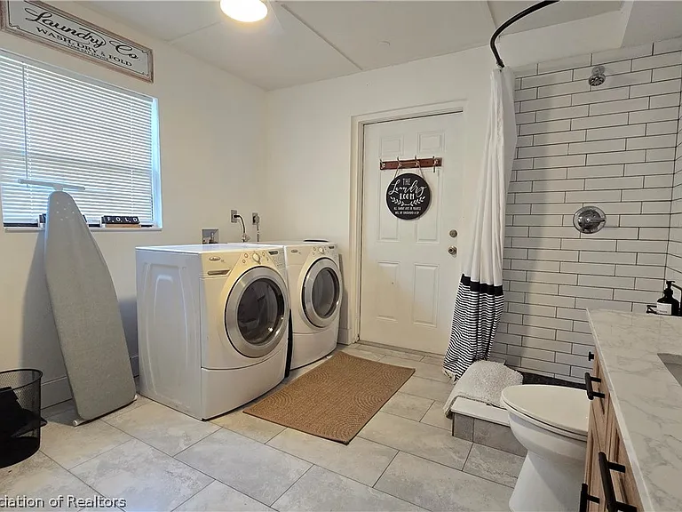 639 Killarney Dr — Photo 21