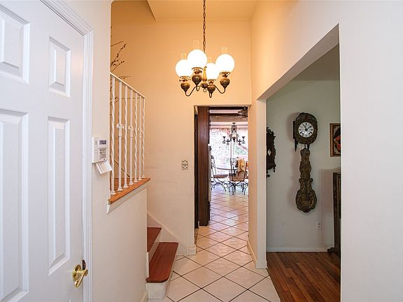4th image of 22 Pasadena Dr