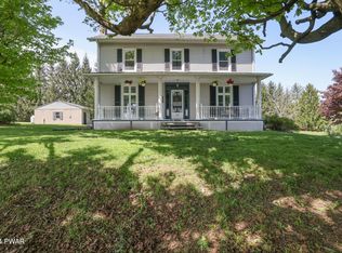 105 Silver Crest Dr, Waymart, PA 18472