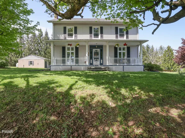 105 Silver Crest Dr, Waymart, PA 18472