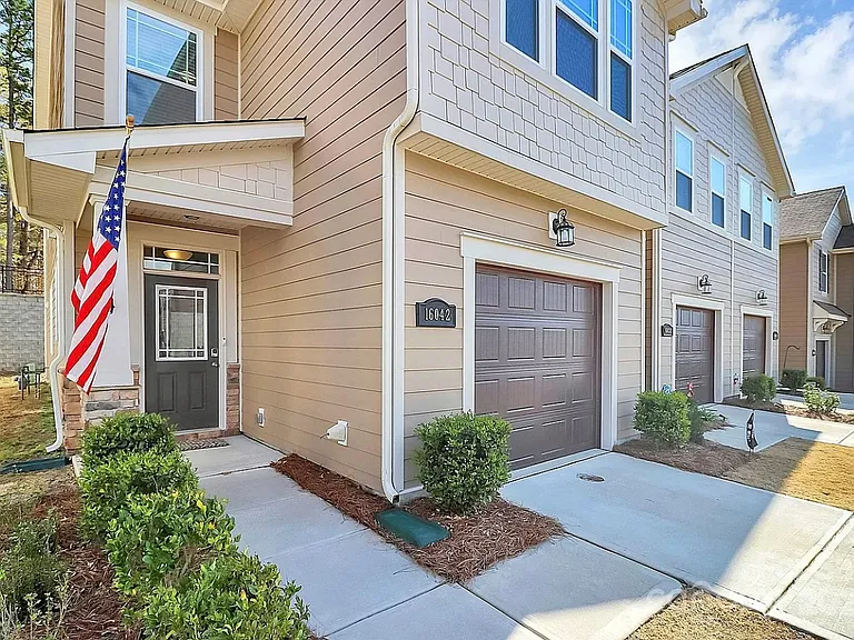 16042 Red Buckeye Ln — Photo 3