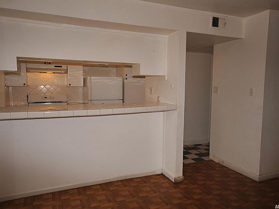 5th image of 7559 Burgoyne Ln