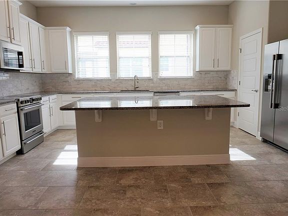 3rd image of 2305 Lobelia Dr