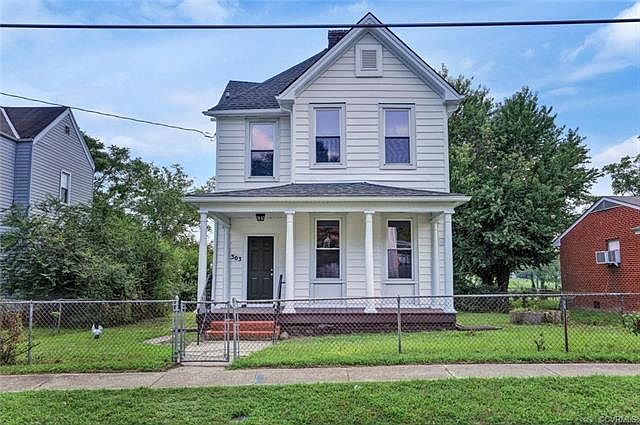 1st image of 303 W Roberts St