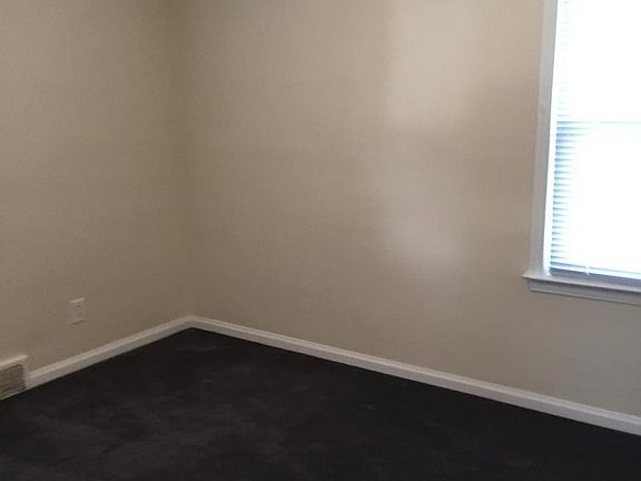 5th image of 23087 Lilac St