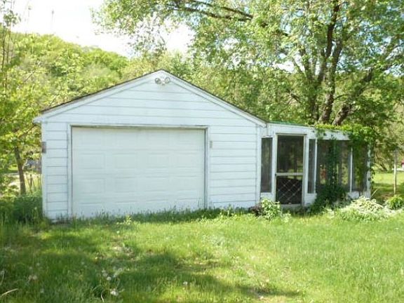 5th image of 1104 Meadow Ave