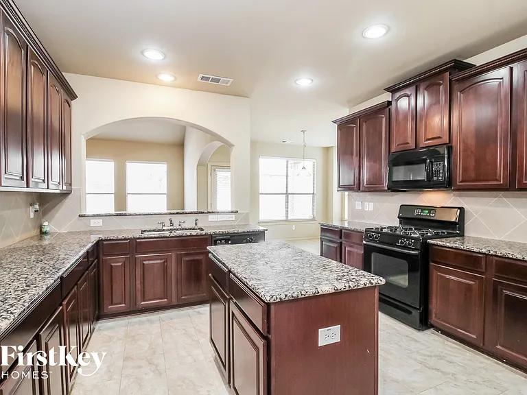 12832 Travers Trl — Photo 8