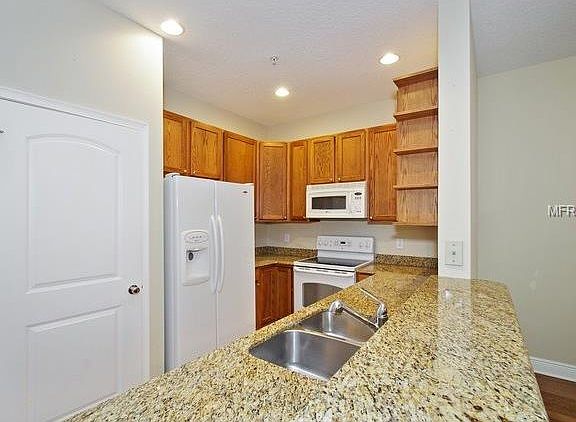 5th image of 32 W Esther St Unit D