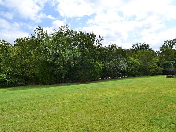 5th image of 919 Grand Cypress Ln
