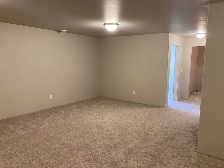4 Bed 3 Bath Twin Home — Photo 15