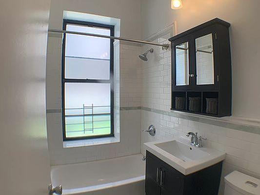 3rd image of 80 Fort Washington Ave APT 10E