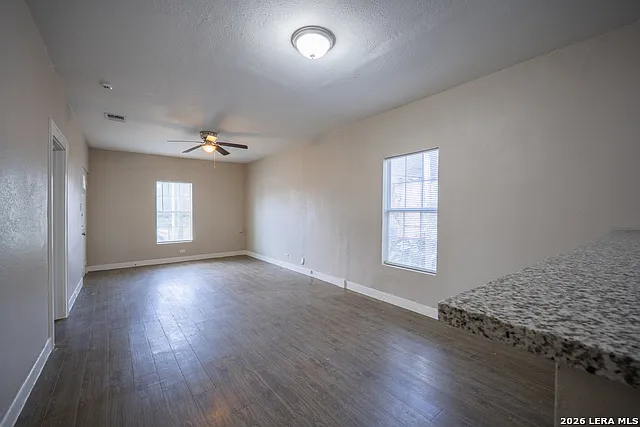 3 bed, 2.0 bath, 1356 sqft, $1,400 — Photo 4