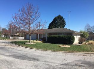 2 Shawnee Cir, West Frankfort, IL 62896