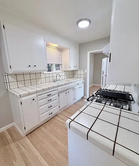 2219 Cabrillo Ave — Photo 4