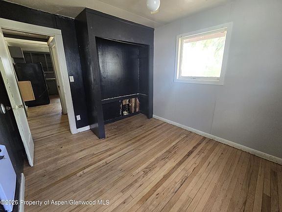 4th image of 430 School St