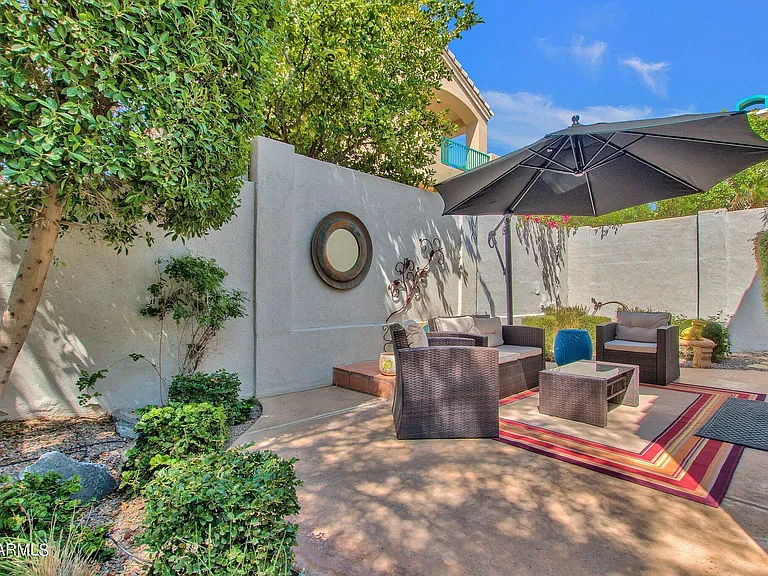 1138 E Amberwood Dr — Photo 31