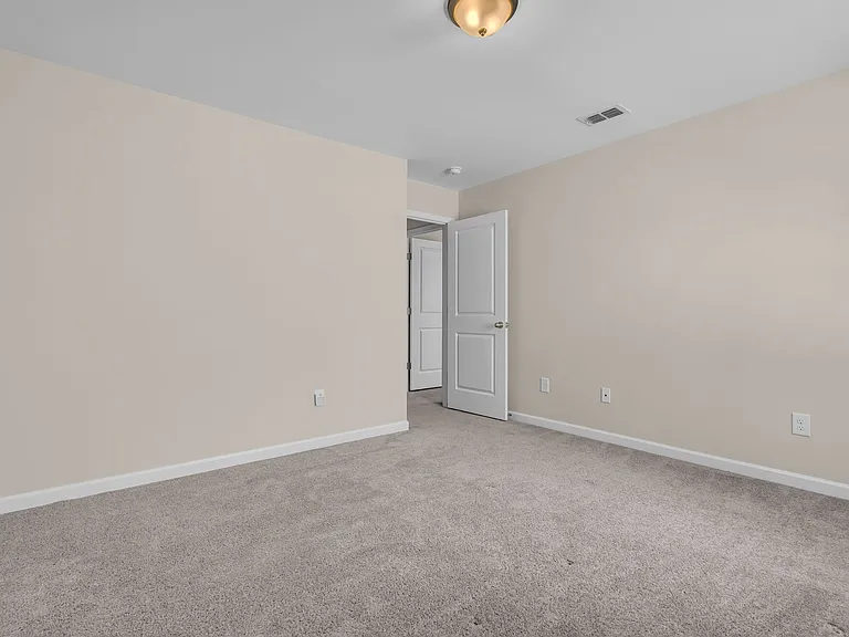 633 Castle Rd — Photo 30