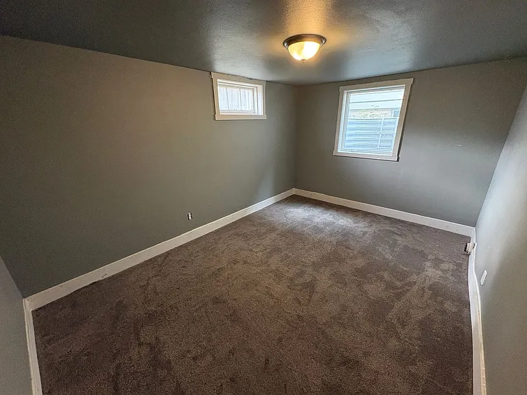2419 Pine St — Photo 26